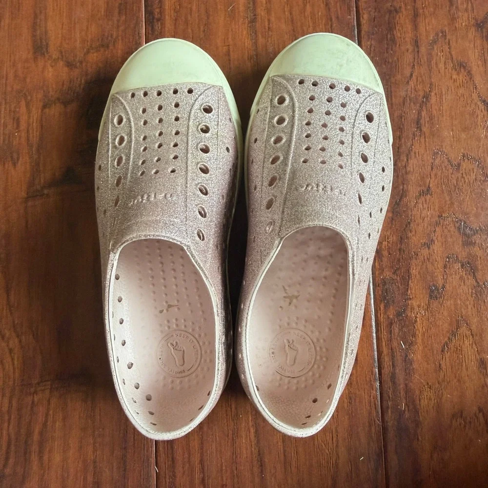 Native Jefferson Slip On Shoes Kids C12 Pink Glitter Sparkly Play Beach READ